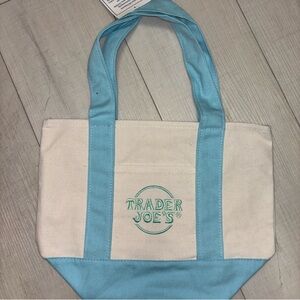 1 x Trader’s Joe pastel mini tote, limited edition 2025 Spring Released!
